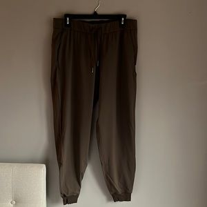 Olive green lulu joggers